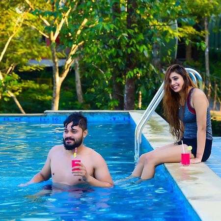 Mookanana Jungle Resort And Spa Hassan Buitenkant foto