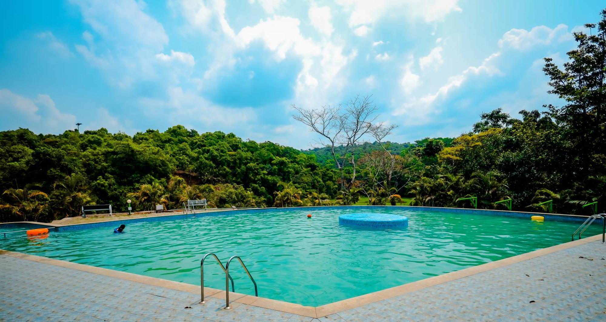 Mookanana Jungle Resort And Spa Hassan Buitenkant foto